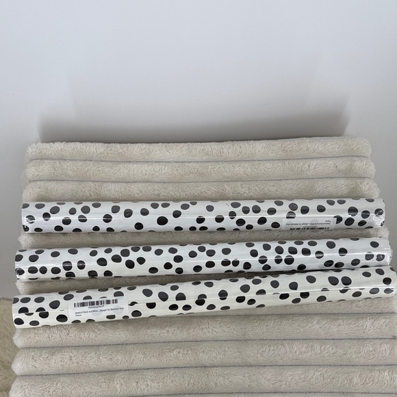 Black and White Polka Dot Vinyl wallpaper set of 3 (new) - Picture 3 of 4